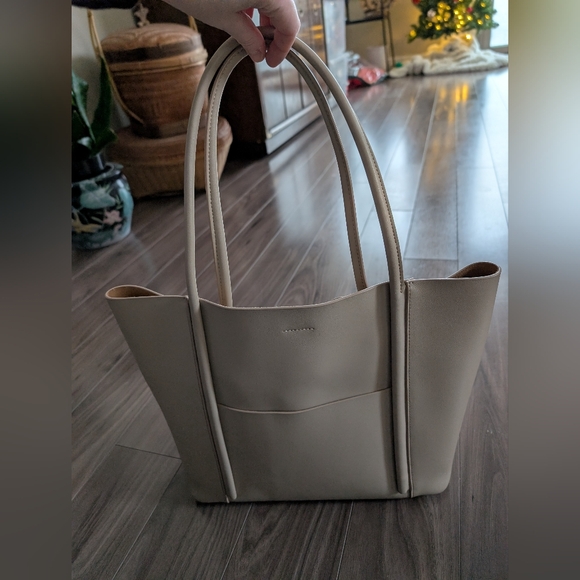 EUC Stone / Bone Beige Leather Tote Bag From GTX Studio - Picture 5 of 5